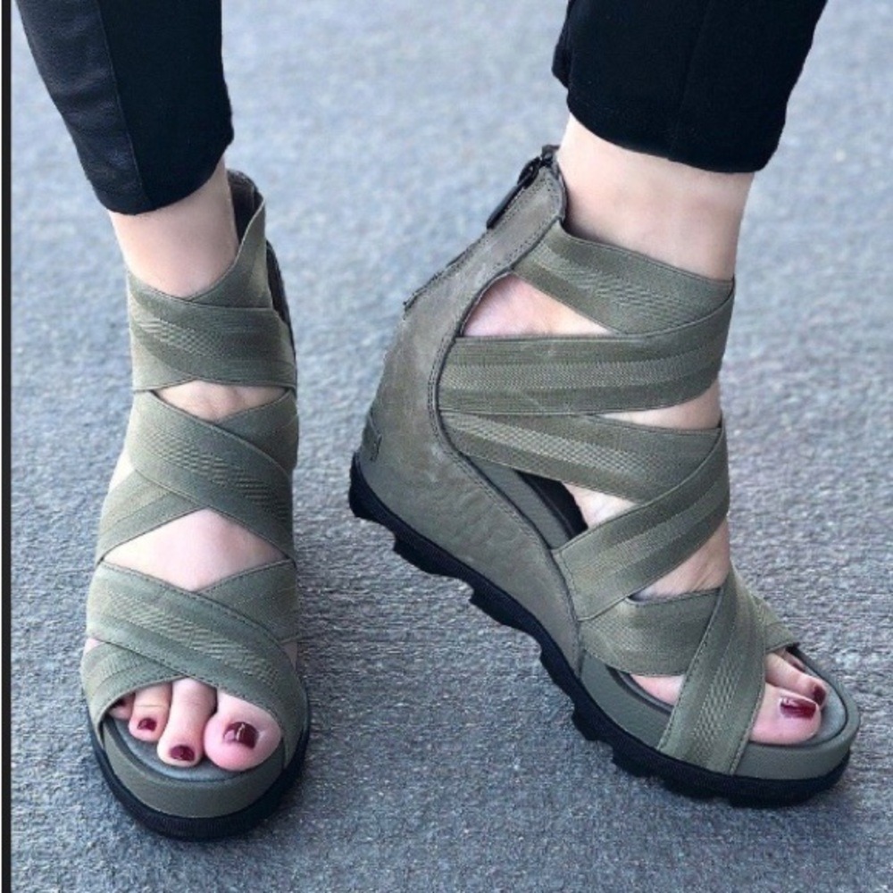 SOREL JOANIE II STRAPPY WEDGE SANDALS.  NIB.  SIZE 10.5